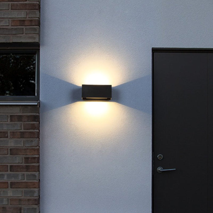 Licht Outdoor Wall Lamp