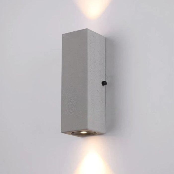 Oaksa Outdoor Wall Lamp